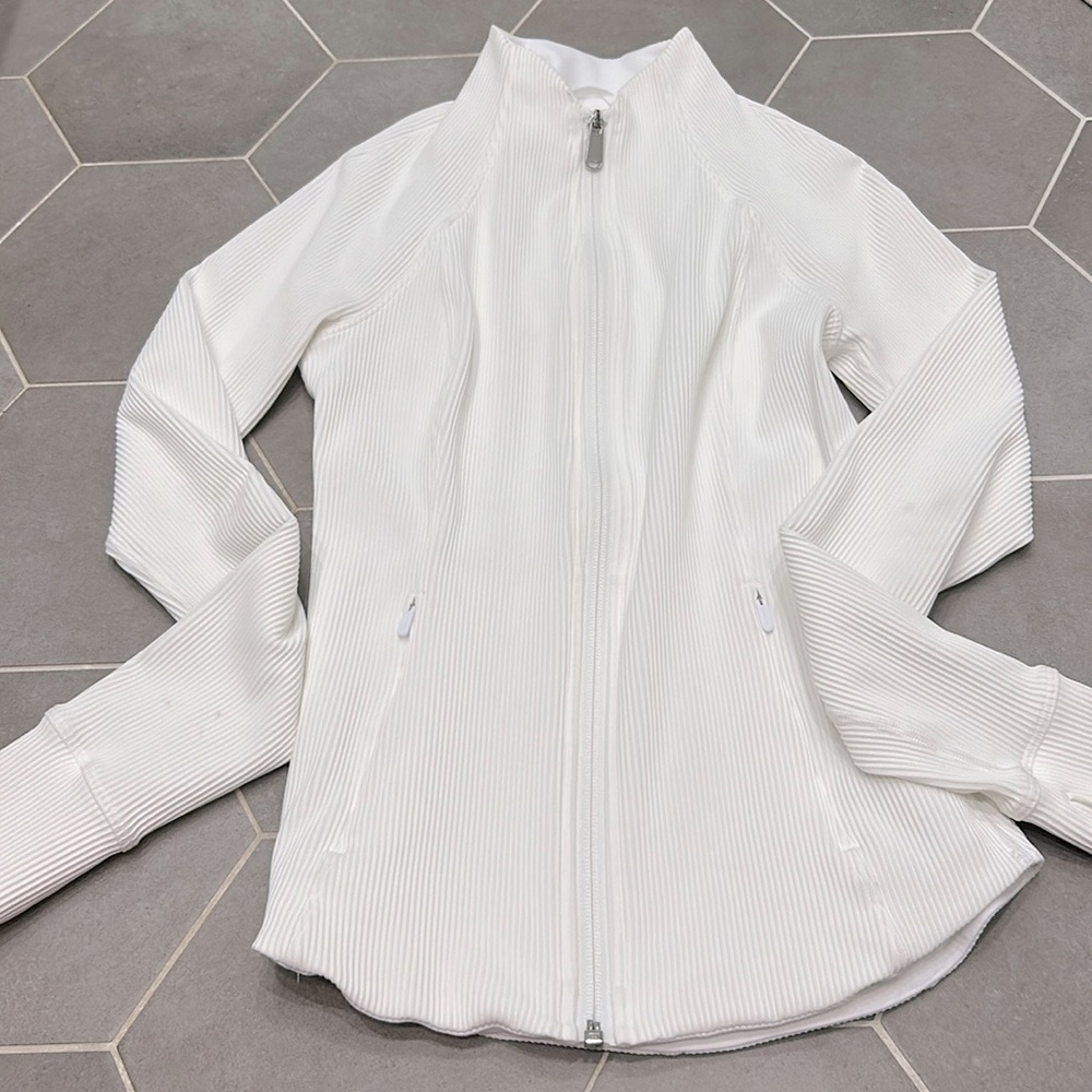white athleta women’s zip up